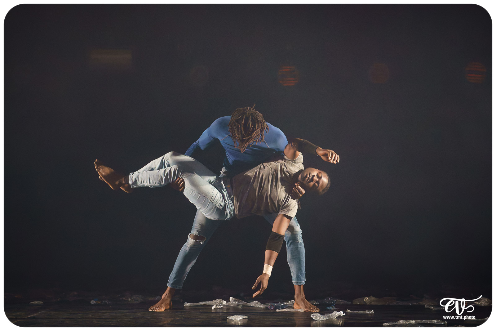 YÉ ! (L'EAU) (CIRCUS BAOBAB)